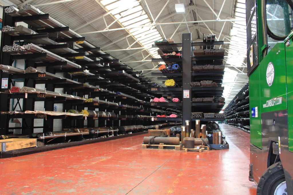 cantilever-racks-warehouse