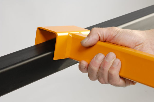 Vertical-racking-arm adjustable vertical rack arm