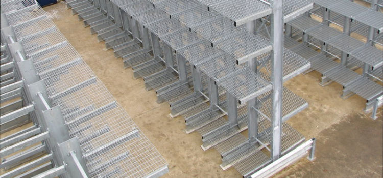 steel-mesh-decking-cantilever-racks Mesh decking on cantilever racks