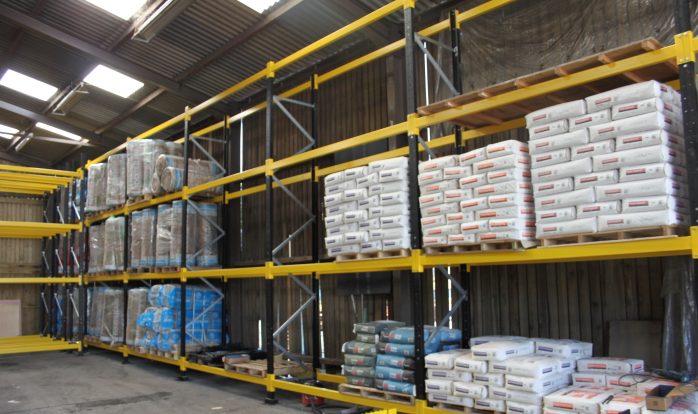 Structural pallet racking with pallets