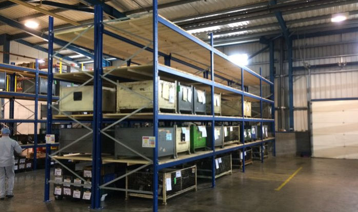 structural-pallet-racks-with-decks Side view of structural pallet rack